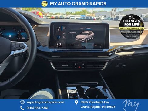 Used 2025 Volkswagen Atlas SE AWD/4WD image 19