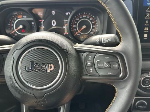 Used 2025 Jeep Wrangler Sport AWD/4WD image 23
