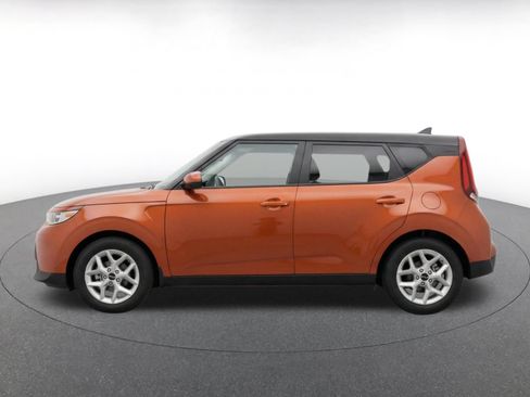 Used 2025 Kia Soul LX w/ LX Technology Package FWD image 4