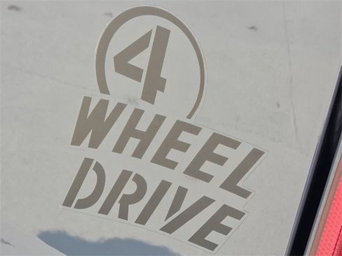 Used 2022 Jeep Gladiator Willys image 10