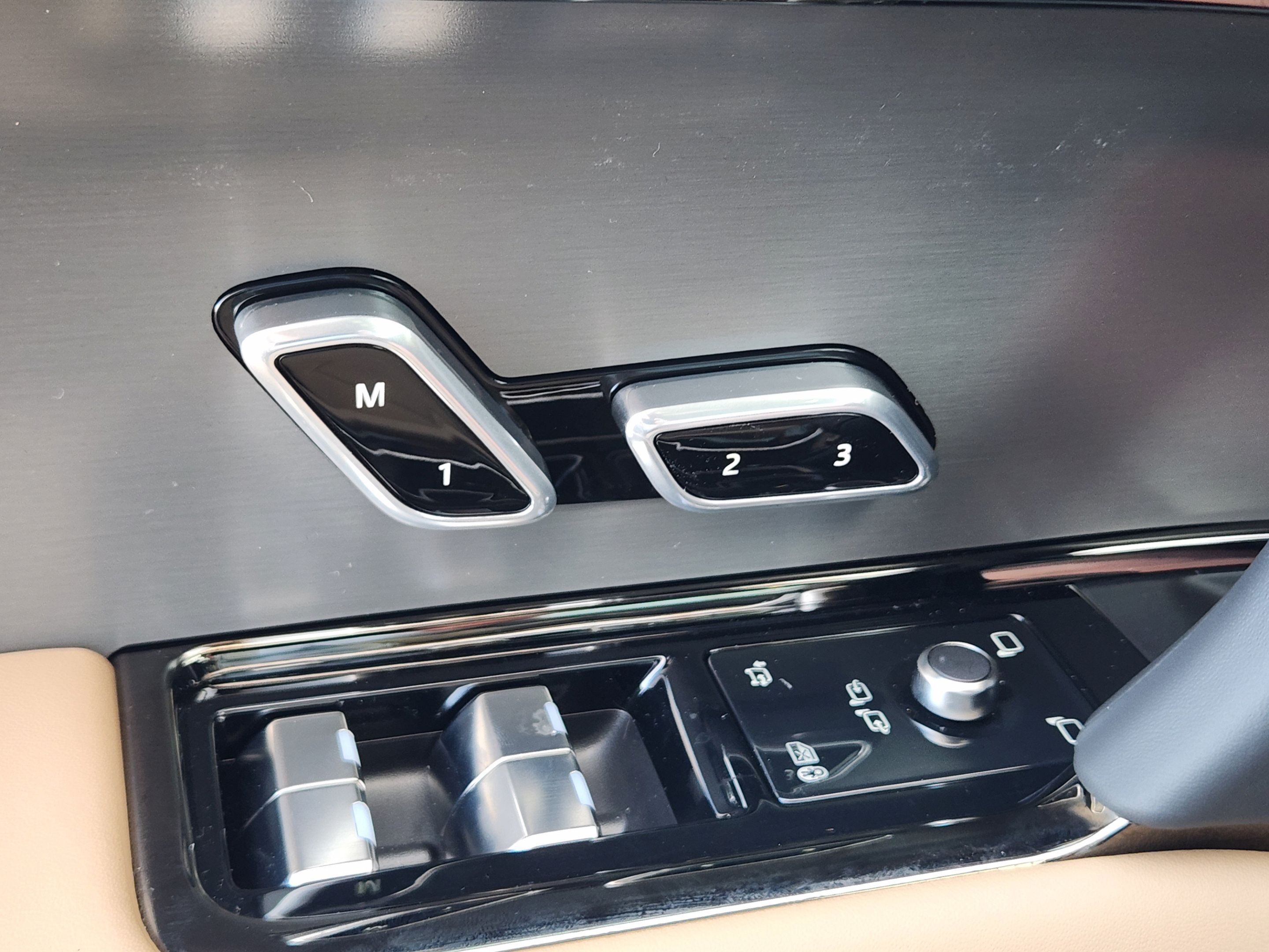New 2027 Land Rover Range Rover Sport SE AWD/4WD image 16