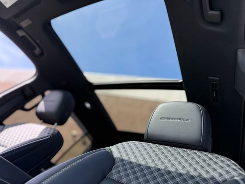 Used 2025 GMC Acadia Denali w/ Super Cruise Package FWD image 23