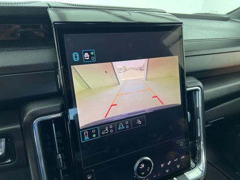 Used 2025 GMC Yukon Denali AWD/4WD image 14