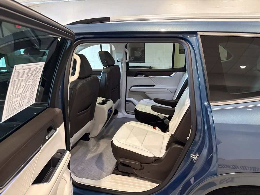 Used 2024 GMC Acadia Denali w/ LPO, Floor Liner Package AWD/4WD image 20