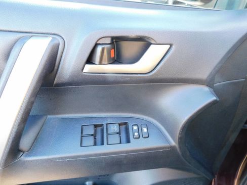 Used 2012 Toyota Highlander SE image 20