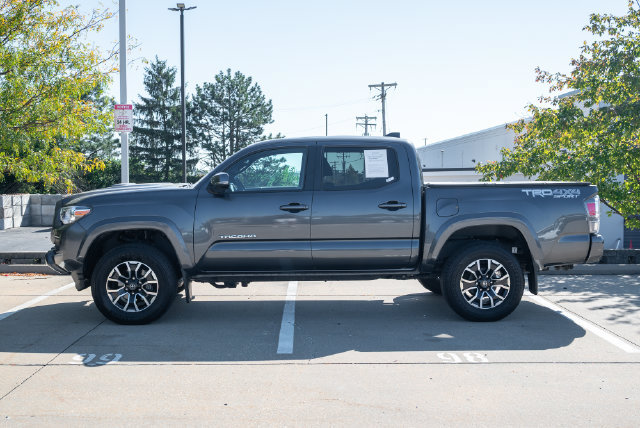 Used 2022 Toyota Tacoma TRD Sport AWD/4WD image 28
