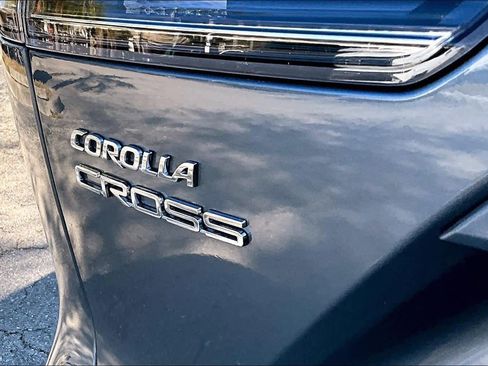 Used 2026 Toyota Corolla Cross XLE image 9