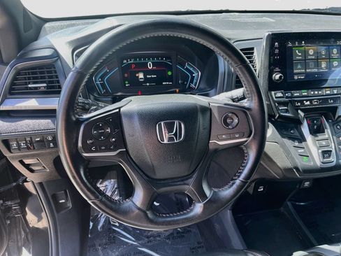 Used 2024 Honda Odyssey Sport image 11