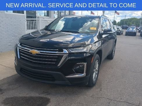 Used 2023 Chevrolet Traverse LT FWD image 1