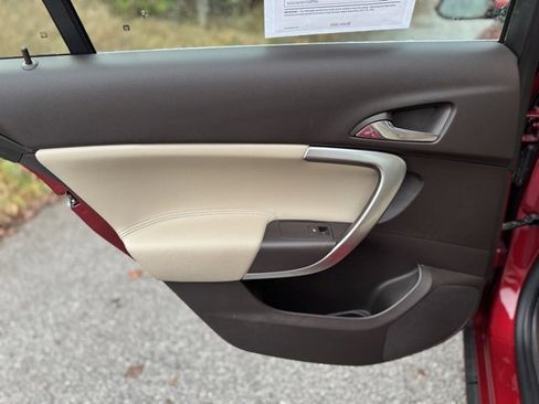 Used 2013 Buick Regal Premium image 11