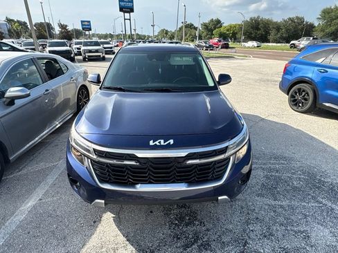 Certified 2025 Kia Seltos EX w/ EX Sunroof Package FWD image 2