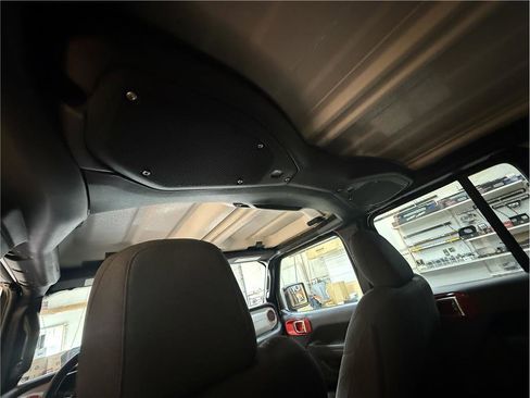 Used 2024 Jeep Gladiator Sport image 16