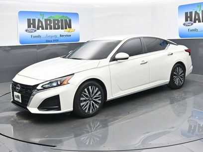 Used 2023 Nissan Altima 2.5 SV