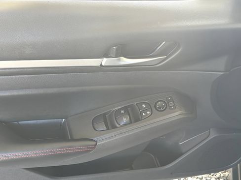Used 2026 Nissan Altima 2.5 SR FWD image 3