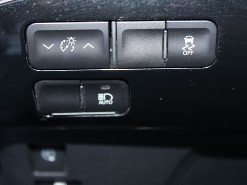 Used 2021 Toyota Prius Prime LE FWD image 18