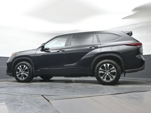 Certified 2026 Toyota Highlander XLE w/ Protection Package #3 (TMS) AWD/4WD image 37