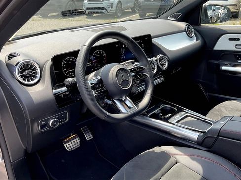 Used 2025 Mercedes-Benz GLA 35 AMG 4MATIC image 11