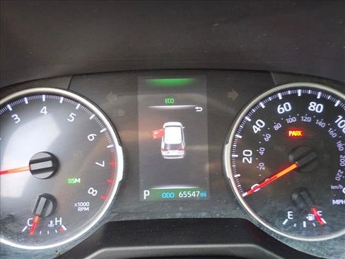 Used 2019 Toyota RAV4 XLE FWD image 10