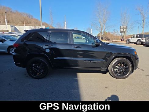 Used 2020 Jeep Grand Cherokee Altitude image 3