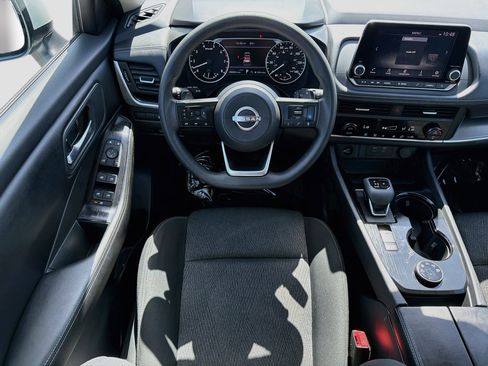 Used 2024 Nissan Rogue SV AWD/4WD image 17