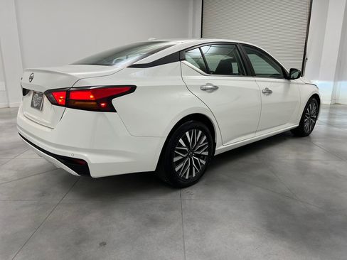 Used 2025 Nissan Altima 2.5 SV image 7