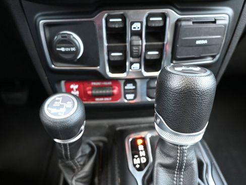 Used 2024 Jeep Wrangler Unlimited Rubicon 4xe AWD/4WD image 18