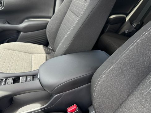 Certified 2025 Honda HR-V LX image 14