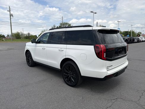 Used 2025 Ford Expedition Platinum w/ Stealth Appearance Package AWD/4WD image 9
