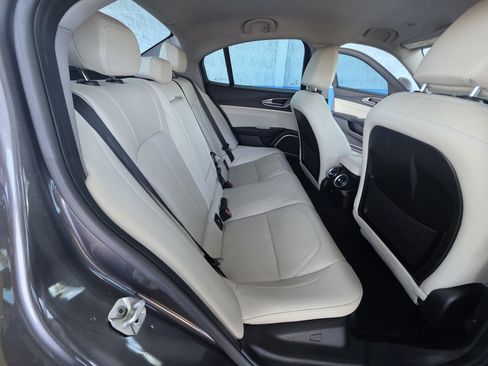 Used 2019 Alfa Romeo Giulia Ti RWD image 18