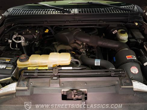 Used 2000 Ford Excursion XLT image 3