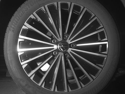 Used 2025 Volkswagen Taos SE image 15