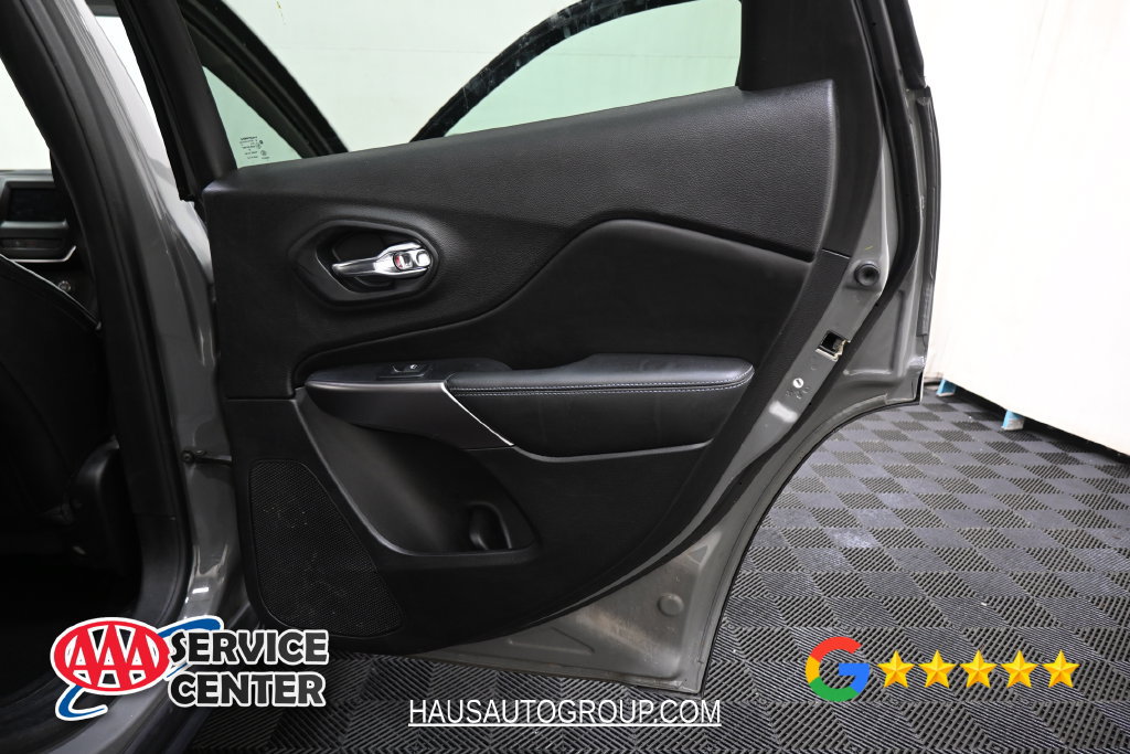 Used 2019 Jeep Cherokee Latitude Plus w/ Cold Weather Group AWD/4WD image 25