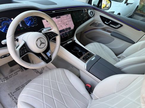 Used 2023 Mercedes-Benz EQS 580 4MATIC SUV image 9
