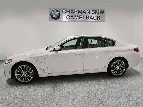 Certified 2023 BMW 530e w/ Premium Package image 3