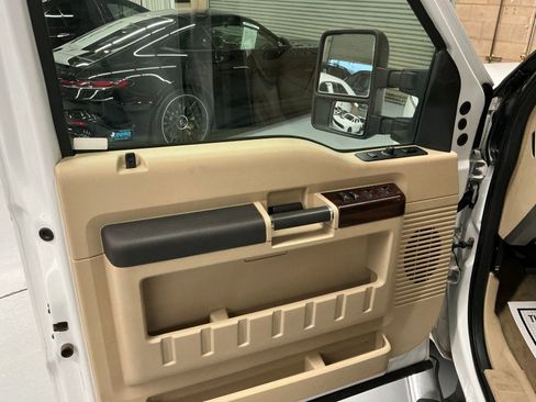 Used 2010 Ford F250 Lariat image 17