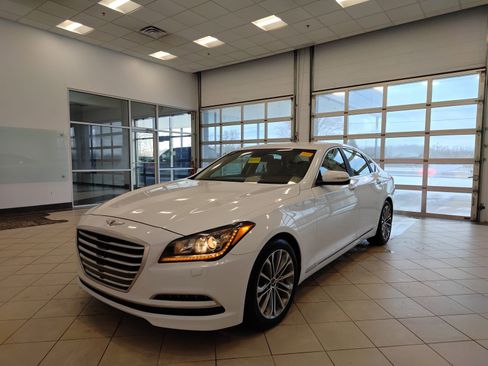 Used 2015 Hyundai Genesis 3.8 image 8