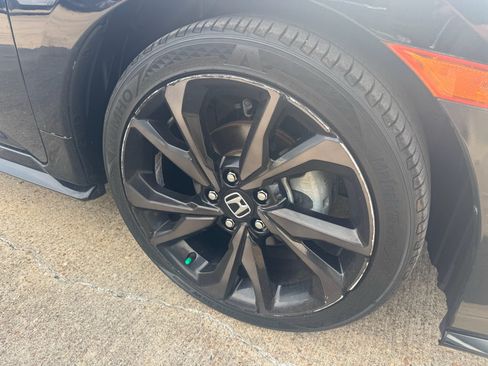 Used 2017 Honda Civic Sport image 12