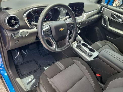Used 2025 Chevrolet Blazer LT FWD image 17