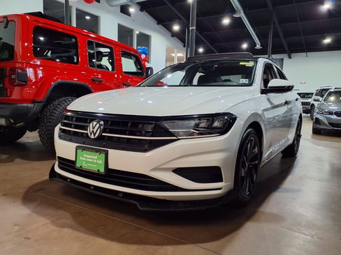 Used 2019 Volkswagen Jetta SE FWD image 3