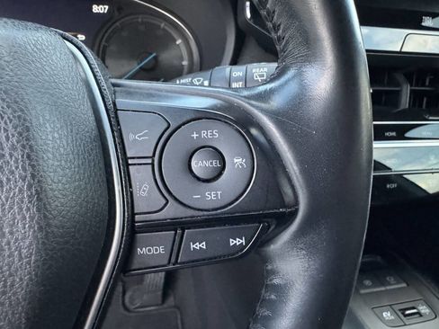 Used 2021 Toyota Venza Limited image 31