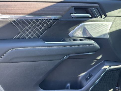 Used 2024 GMC Acadia Denali w/ Super Cruise Package image 26