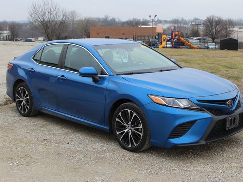 Used 2018 Toyota Camry L image 8