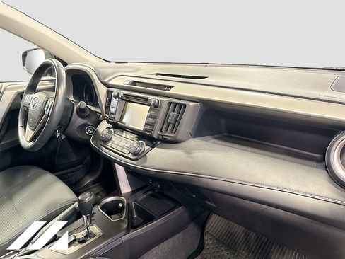 Used 2017 Toyota RAV4 XLE AWD/4WD image 29