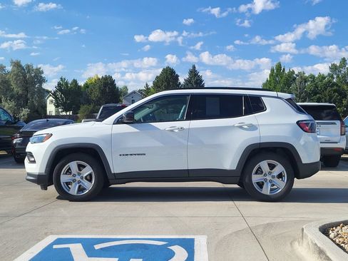 Used 2022 Jeep Compass Latitude FWD image 3