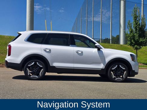 Used 2025 Kia Telluride S FWD image 2