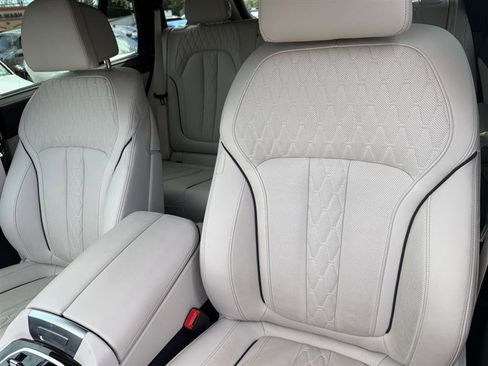 Used 2025 BMW X5 xDrive50e w/ M Sport Package image 11