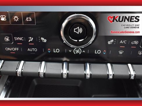 New 2025 GMC Acadia Elevation image 17