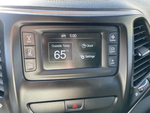 Used 2016 Jeep Cherokee Latitude image 21