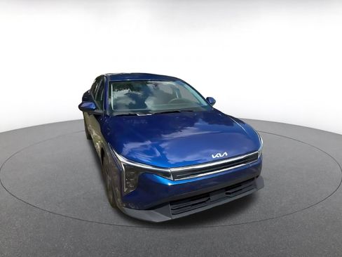 Used 2025 Kia K4 FWD image 3