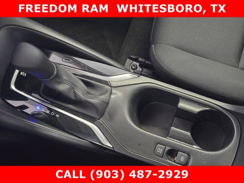 Used 2025 Toyota Corolla LE image 14